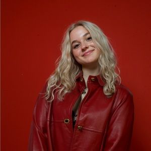 Meet your Posher, Ava